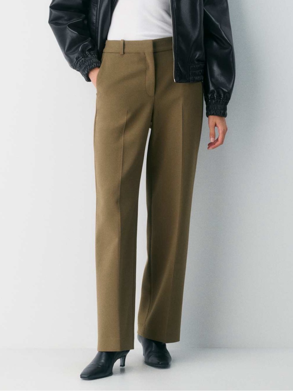 NWT - Aritzia Agency Pant - Eversential™ - size 00 short
